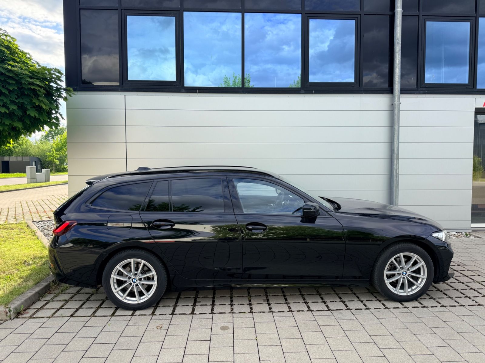 BMW 318i Touring Autom. Navi/LED/Live Cockpit Plus foto 3