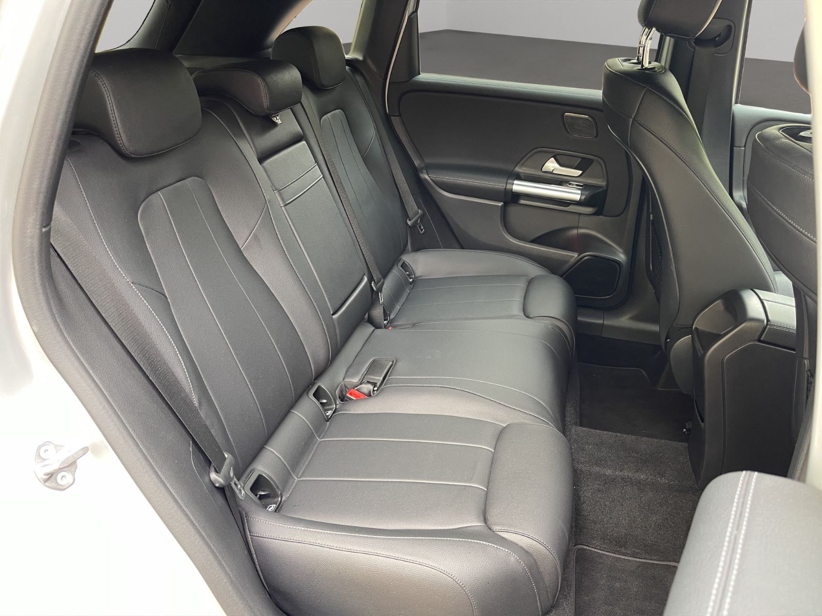 Mercedes-Benz B 200 AUTOM LEDER DIGITAL JUNGE STERNE GARANTIE foto 21