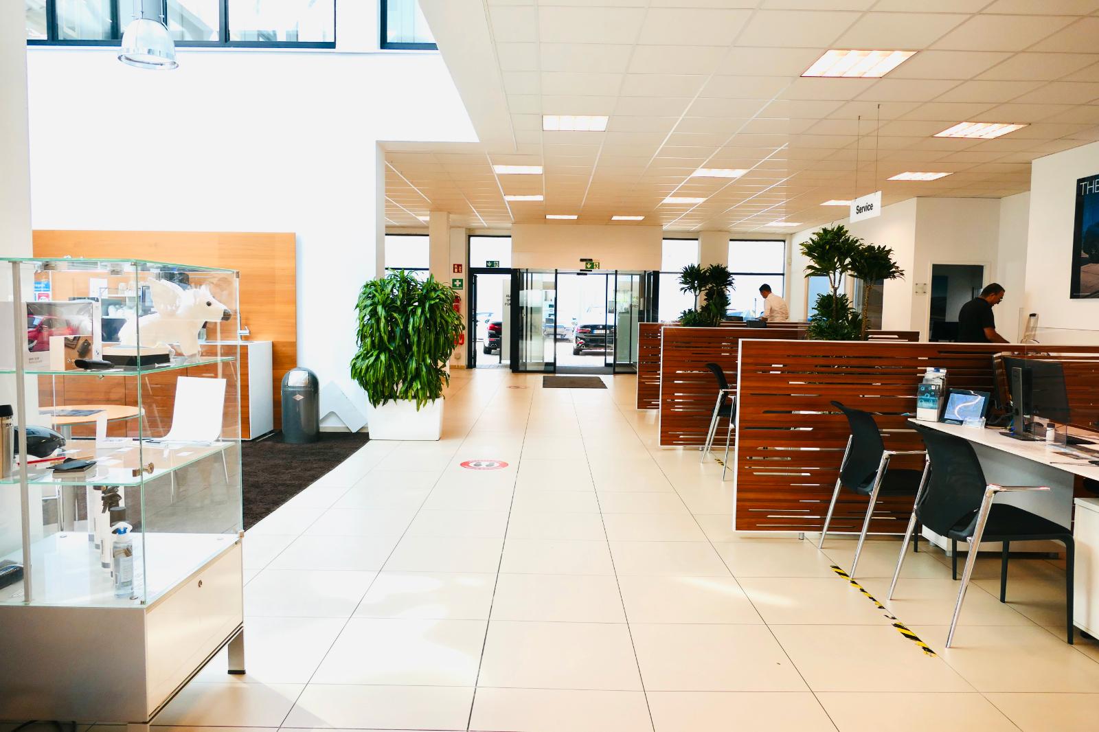showroom-image-top