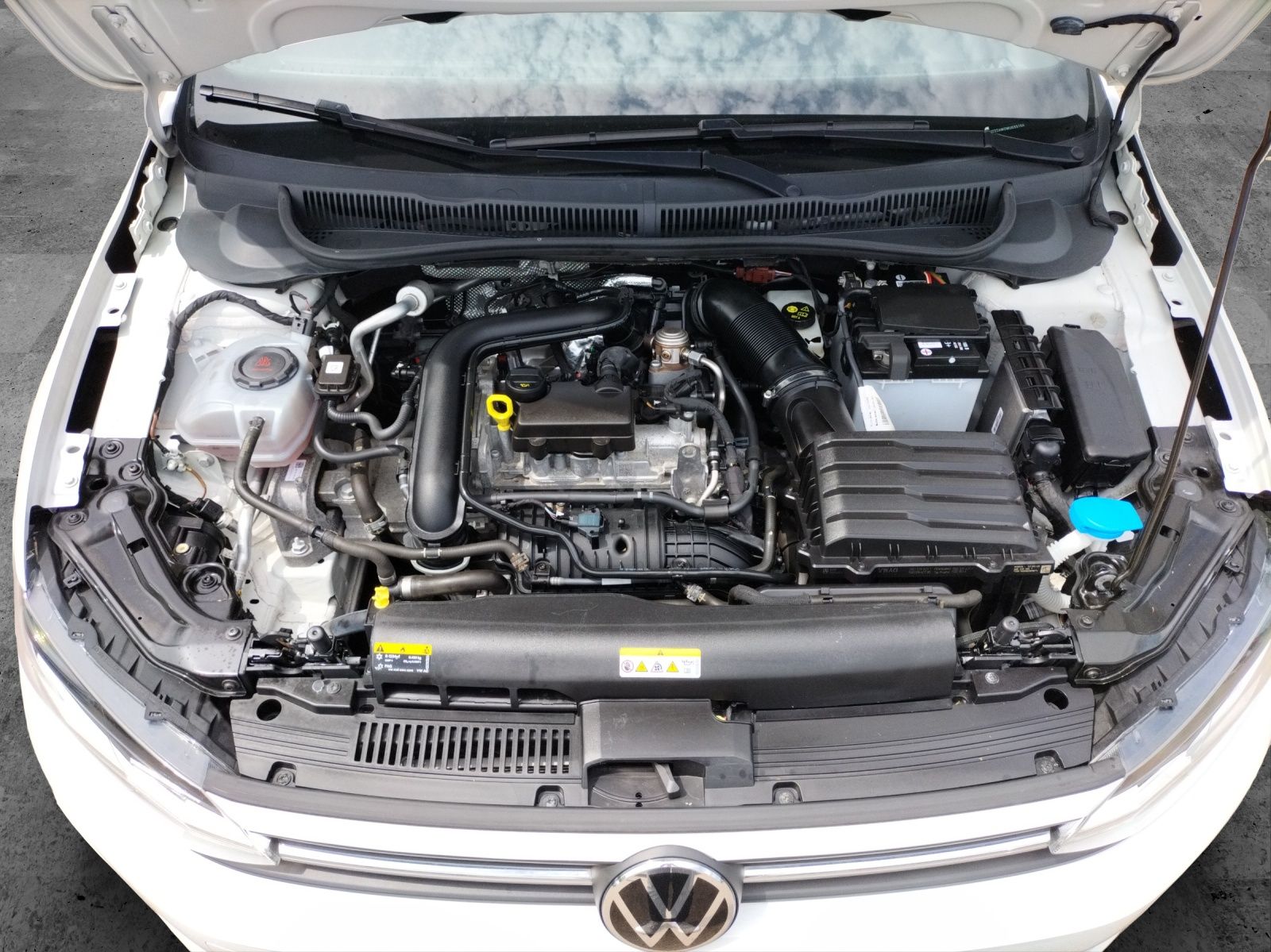 Fahrzeugabbildung Volkswagen Polo VI Highline TSI DSG LED ACC SHZ PDC WeConne