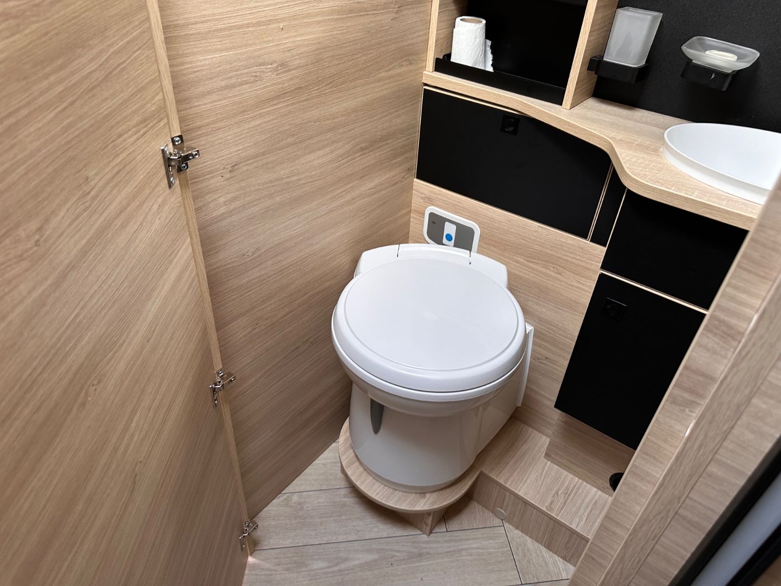 Fahrzeugabbildung Challenger 337 GA Etape Edition M25 Automatik Arctic-Paket