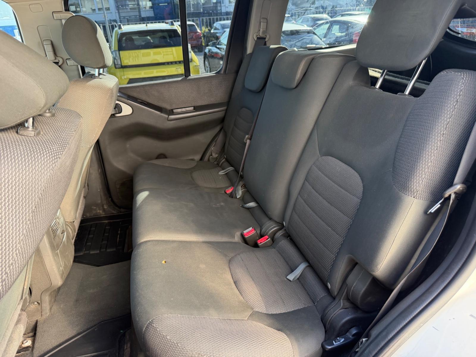 Nissan Pathfinder 2010 — photo 15