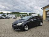 Toyota Avensis Kombi Edition 1,8 Aut.*Navi*Kamera*AHK* - Toyota Avensis mit Benzin-Antrieb: Kombi, Automatik