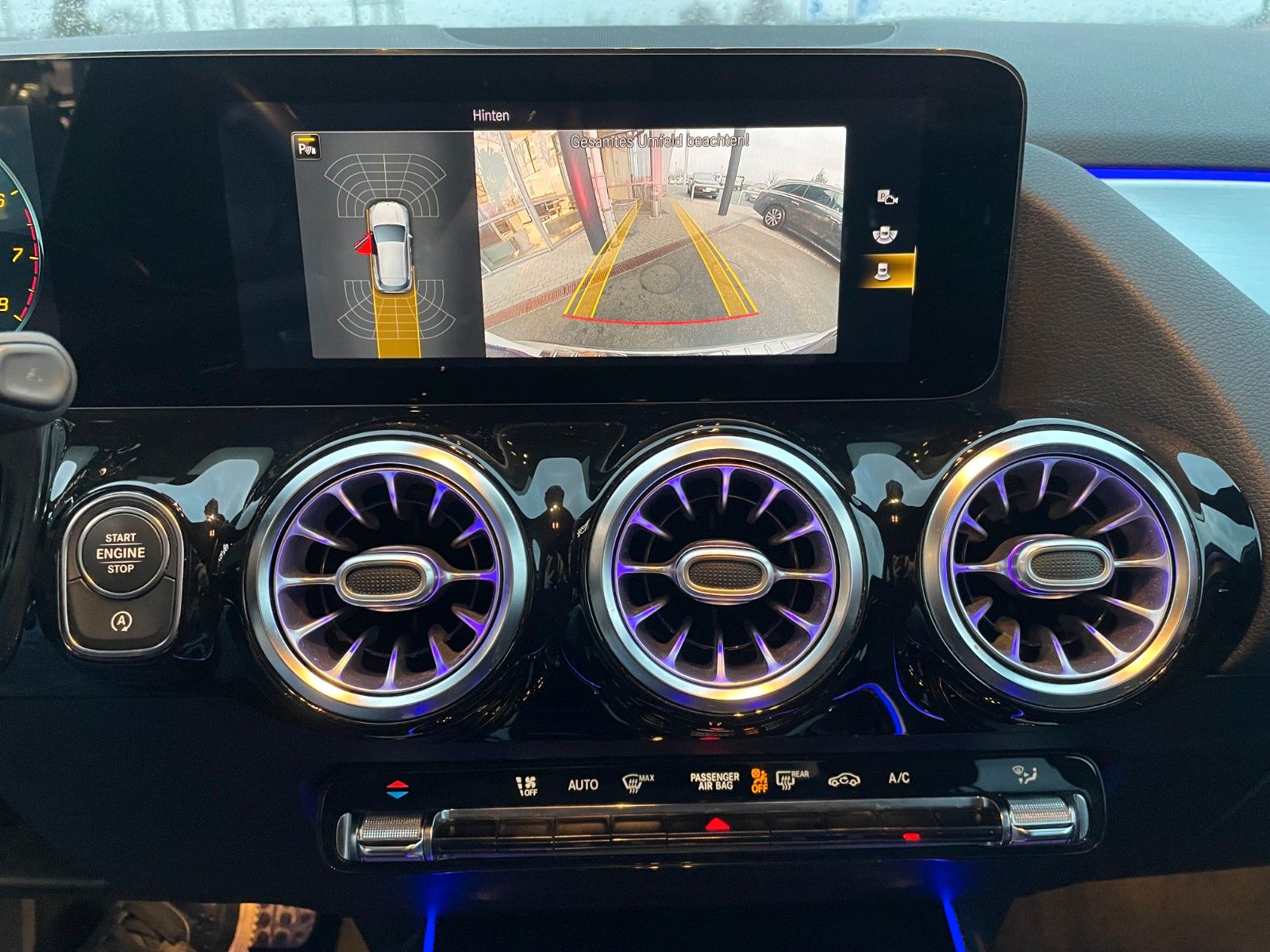 Fahrzeugabbildung Mercedes-Benz GLA 200 AMG+Ambiente+TotW+Night+RKamera+19Zoll