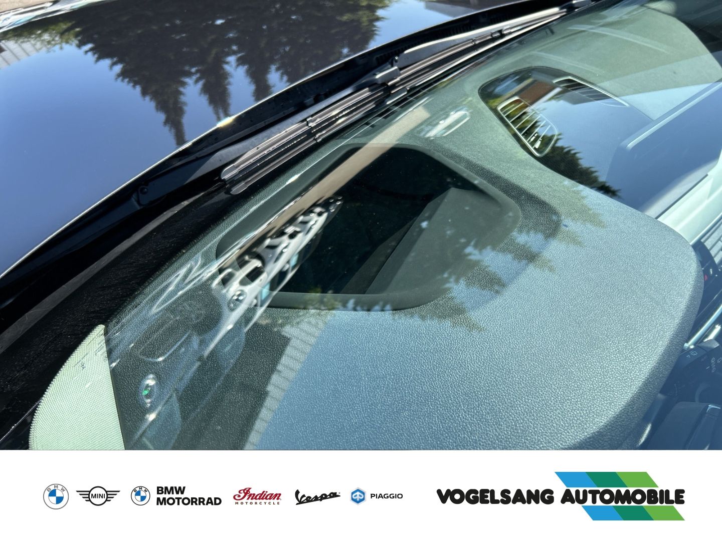 Fahrzeugabbildung BMW 530 e Touring Panorma Komfortsitze Head-Up WLAN