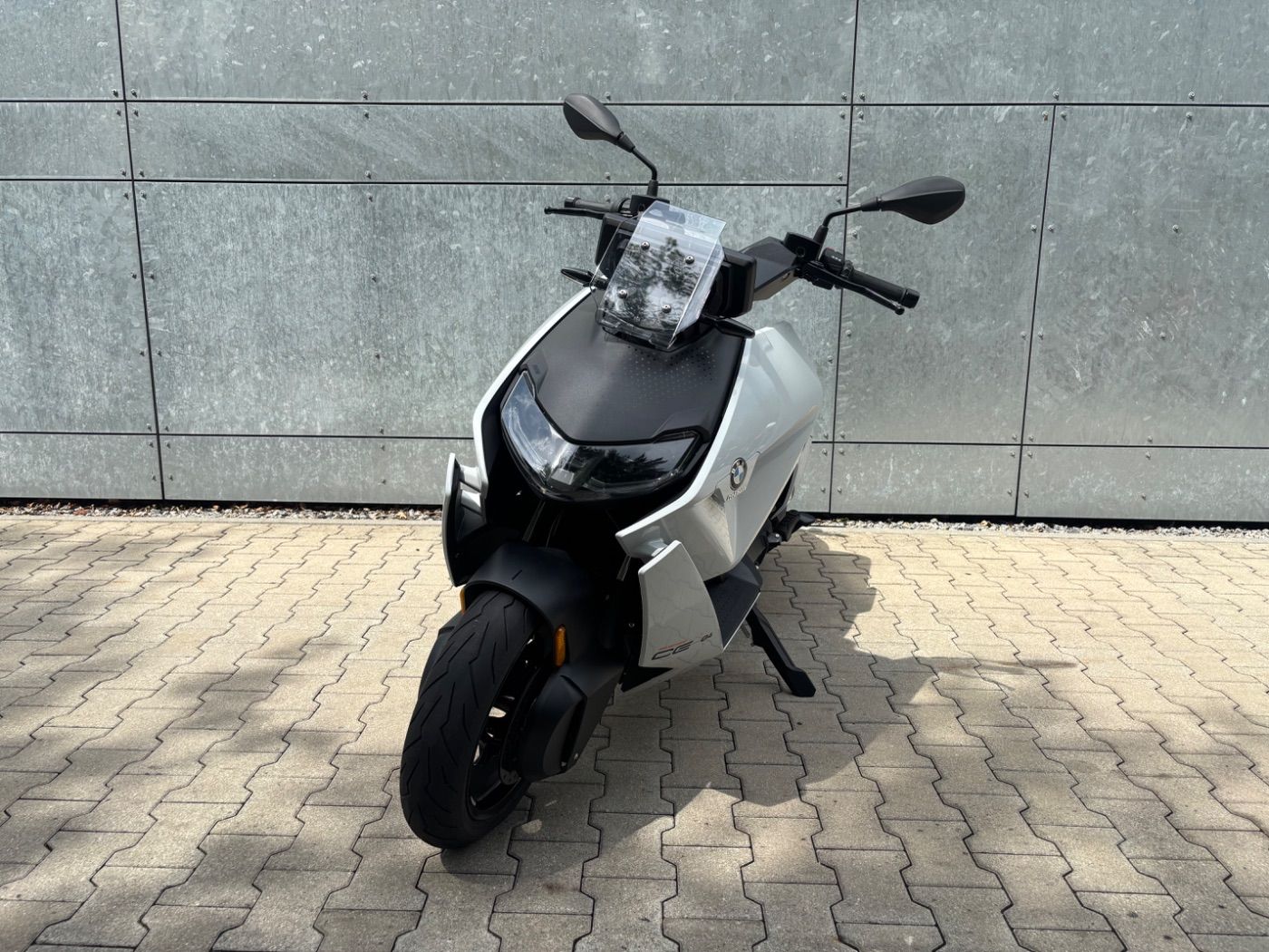 Fahrzeugabbildung BMW CE 04 2 Pakete Schnellladegerät