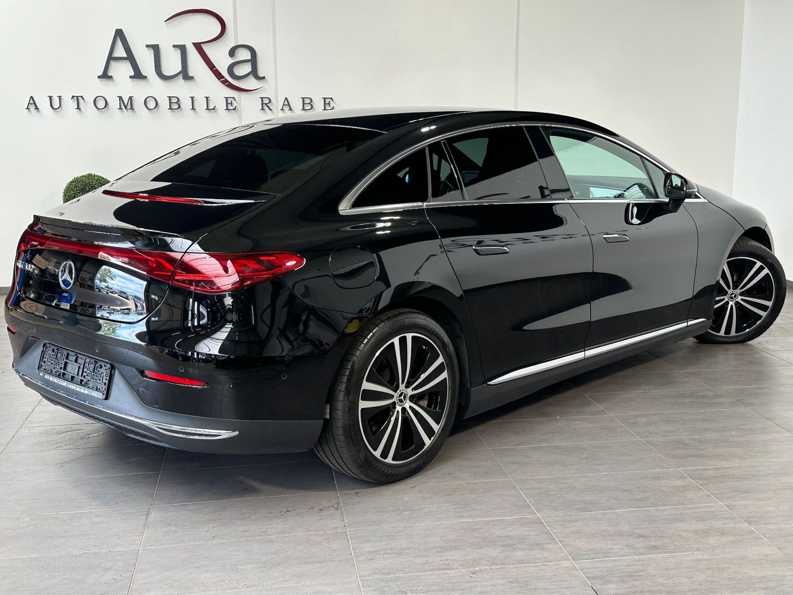 Fahrzeugabbildung Mercedes-Benz EQE 300 Electric Art NAV+LED+ACC+360GRAD+SHZ