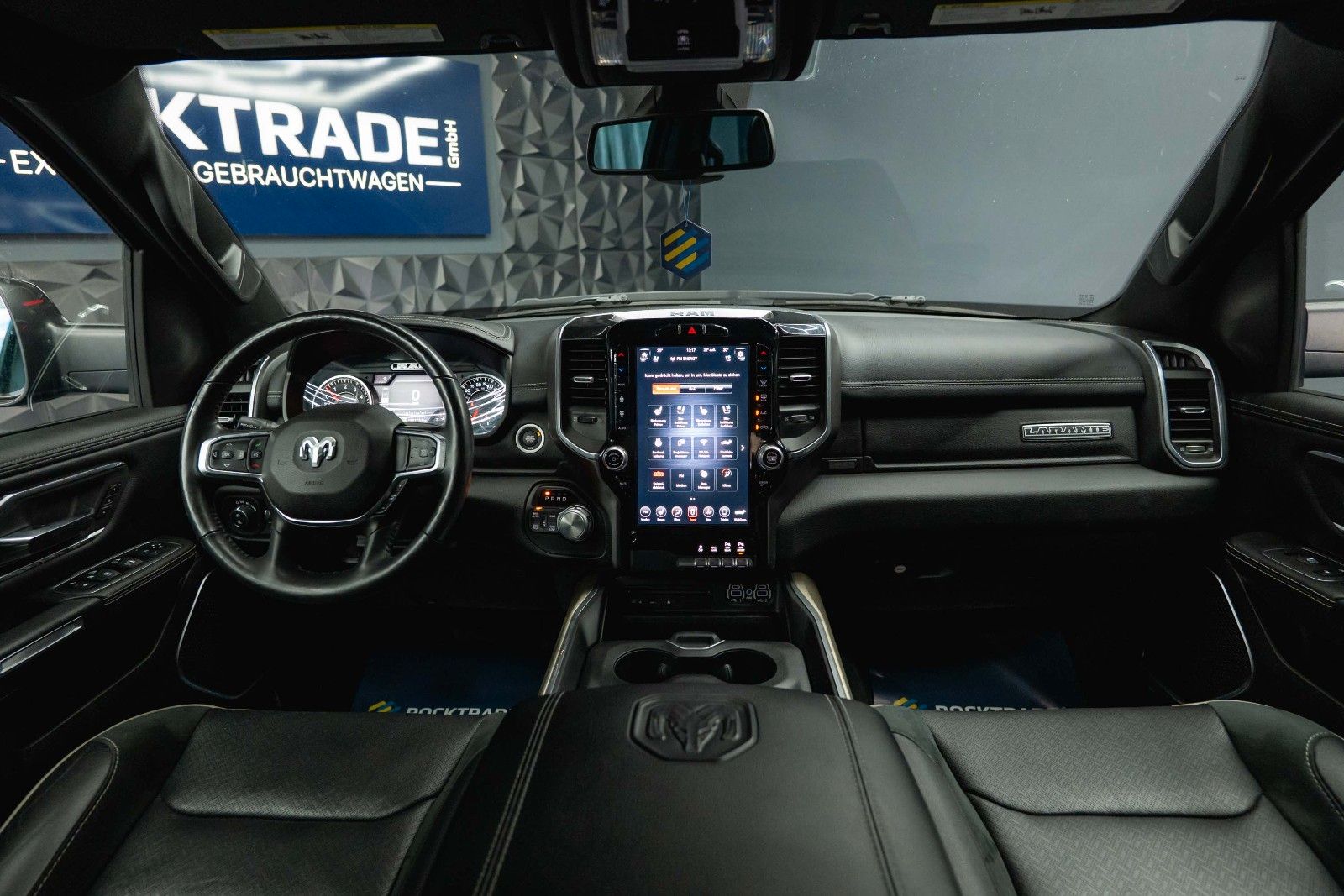 Fahrzeugabbildung Dodge RAM 5.7 V8 HEMI 4x4 NIGHT LARAMIE *RAM BOX*LED*