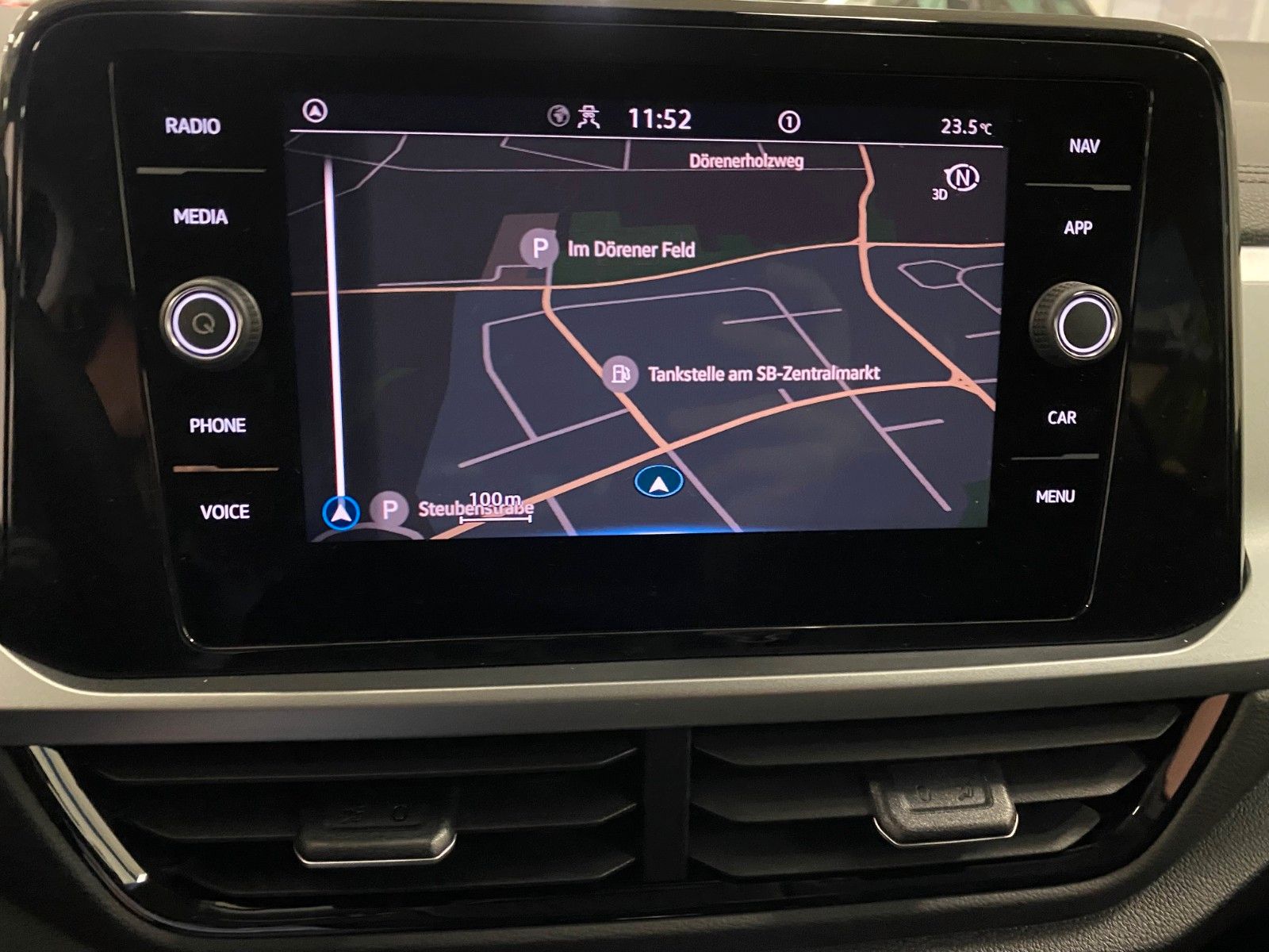 Fahrzeugabbildung Volkswagen T-Roc 1.5 TSI Life+ACC+LED+KAMERA+virt.TACHO+PDC