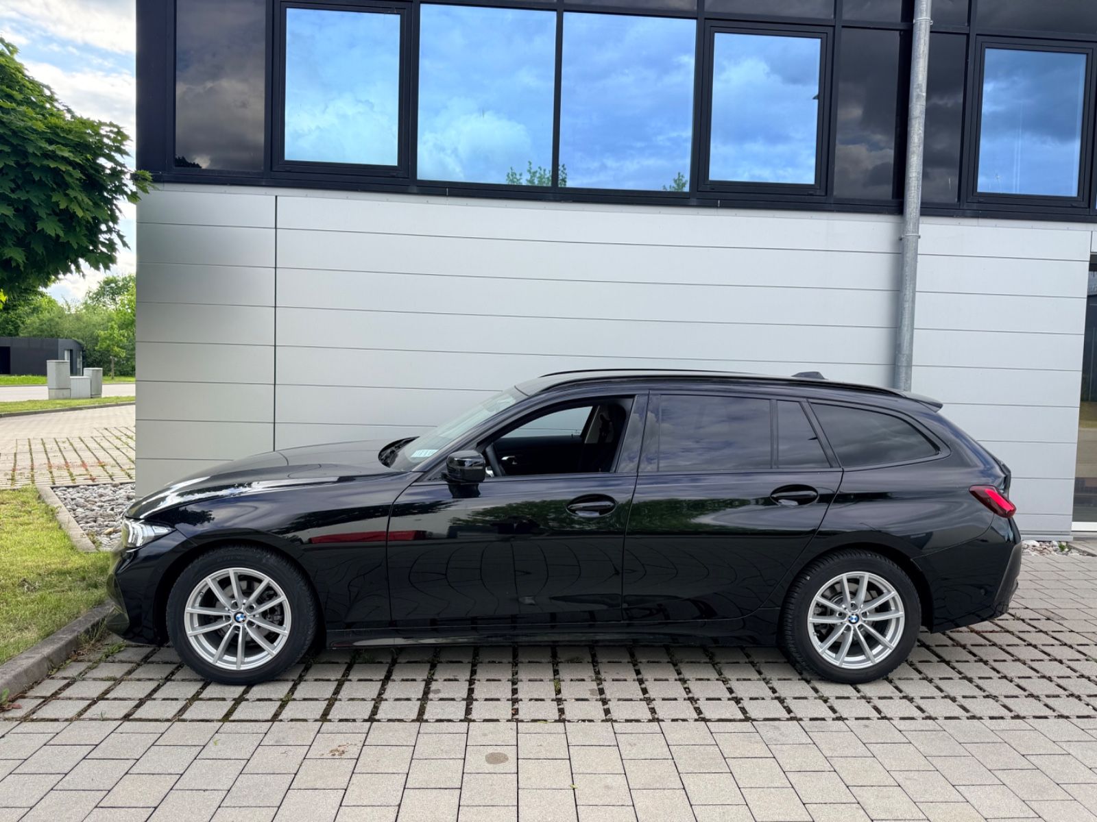 BMW 318i Touring Autom. Navi/LED/Live Cockpit Plus foto 2