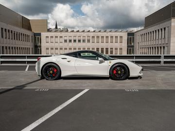 صورة 8 لـ 2017 Ferrari 488 GTB