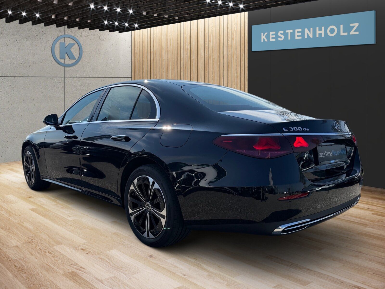 Mercedes-Benz E 300 de AVANTGARDE RFK SHZ DISTR LED CARPLAY foto 4