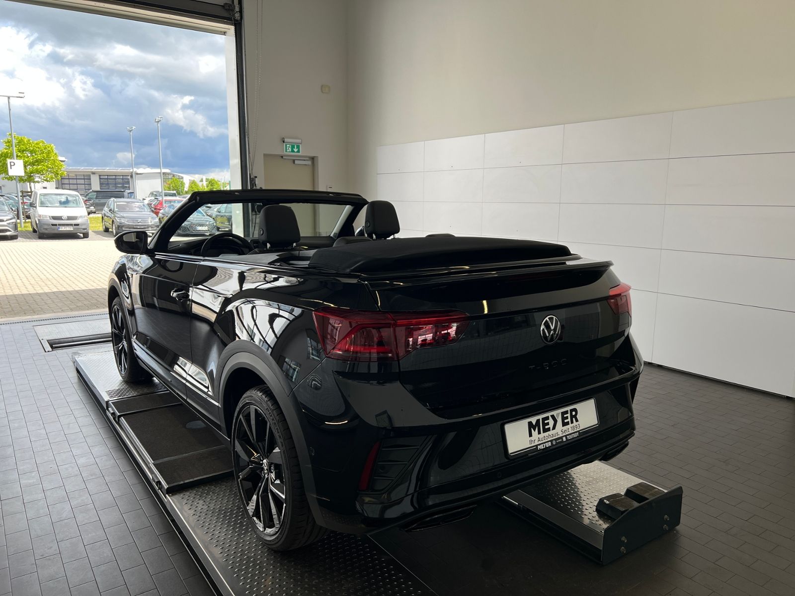 Fahrzeugabbildung Volkswagen T-Roc R-Line 1.5 TSI DSG *AHK; BlackStyle, IQ.Dr