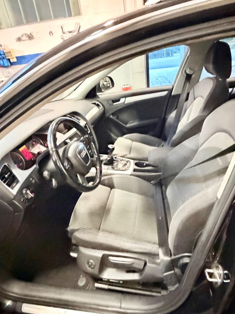 Audi A4 2009 — photo 12