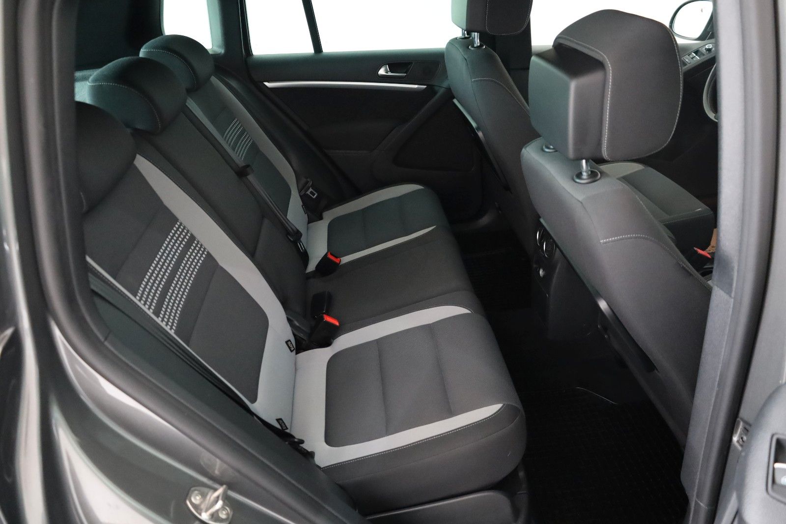 Fahrzeugabbildung Volkswagen Tiguan Life 4M Navi,SH,PDC,Park Assist,SR+WR