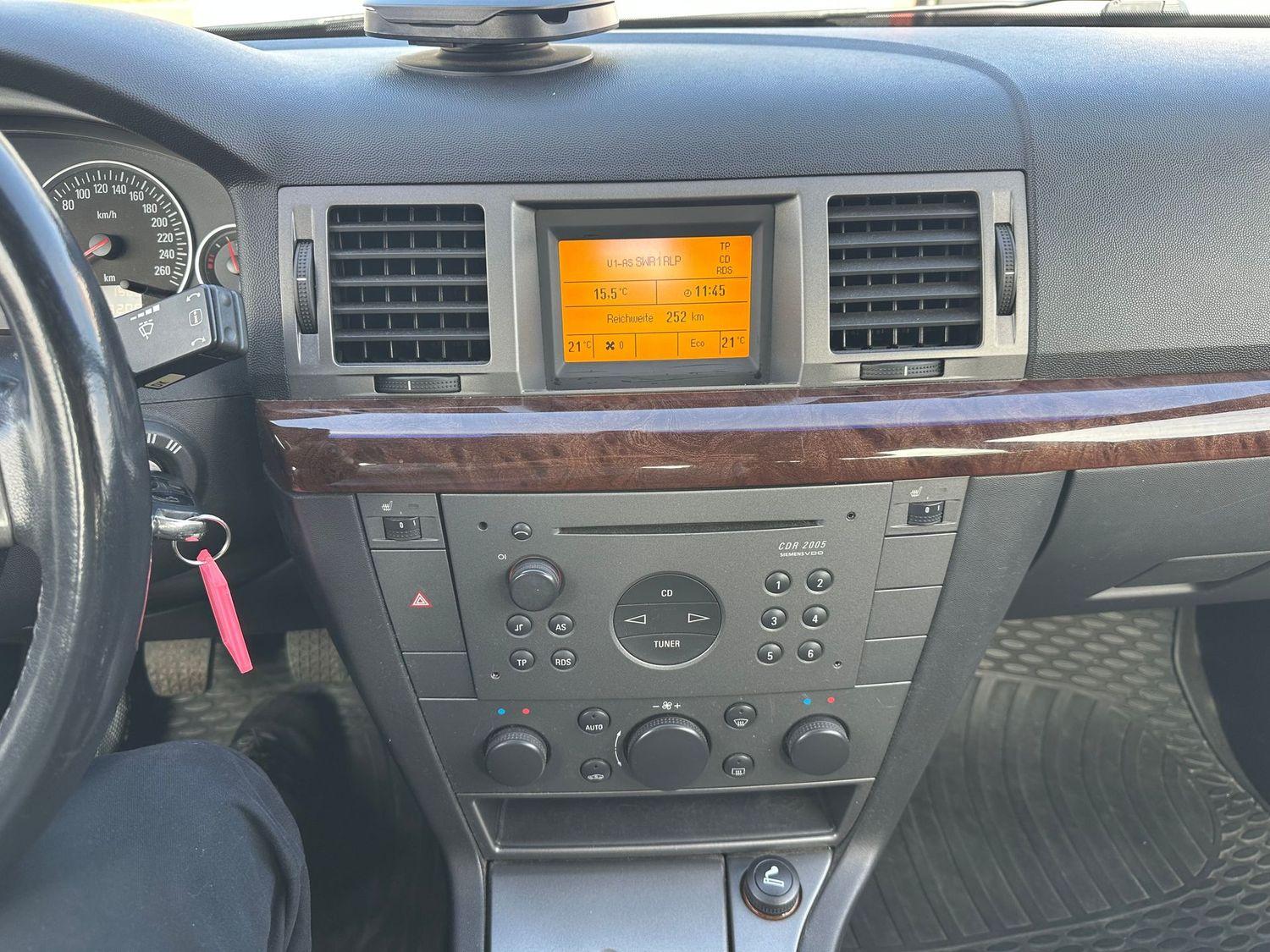 Opel Vectra 2004 — photo 18