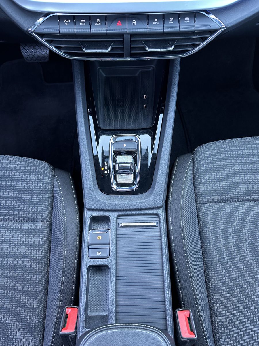 Fahrzeugabbildung SKODA Octavia Combi 2.0 TDI DSG FiEdition NAV+LED+PANO