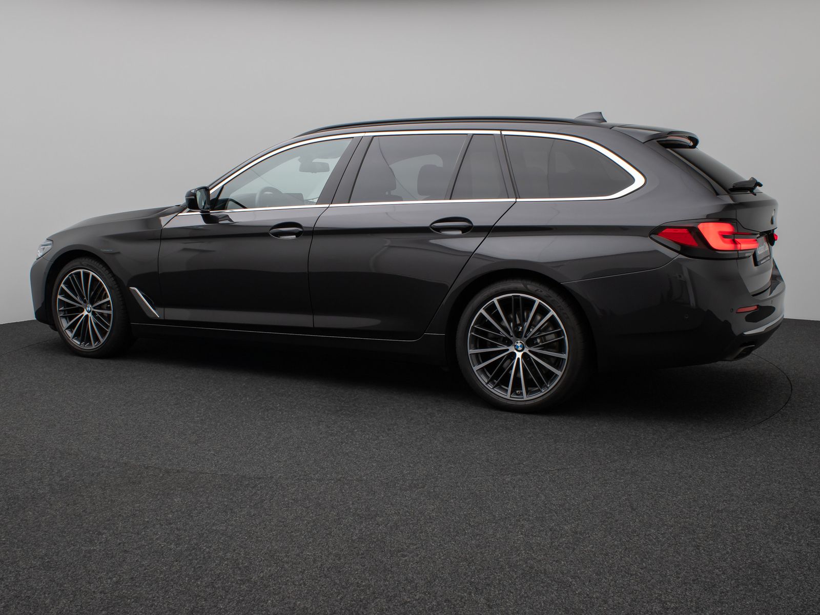 Fahrzeugabbildung BMW 530d xD Luxury Line Panorama HUD Individual 19Zl