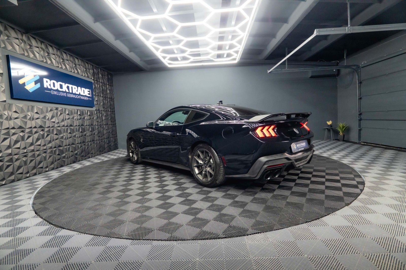 Fahrzeugabbildung Ford Mustang 5.0 Ti-VCT V8 Dark Horse TREMEC 6-Gang