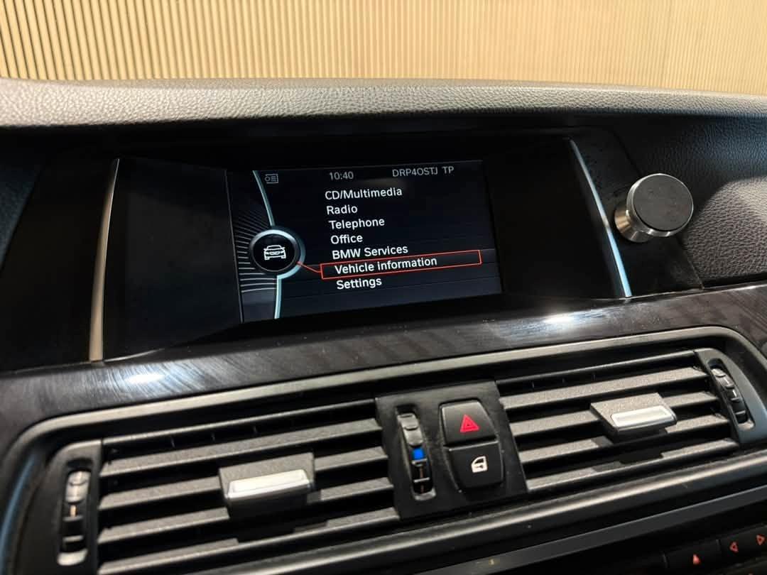 BMW 520 2014 — photo 16