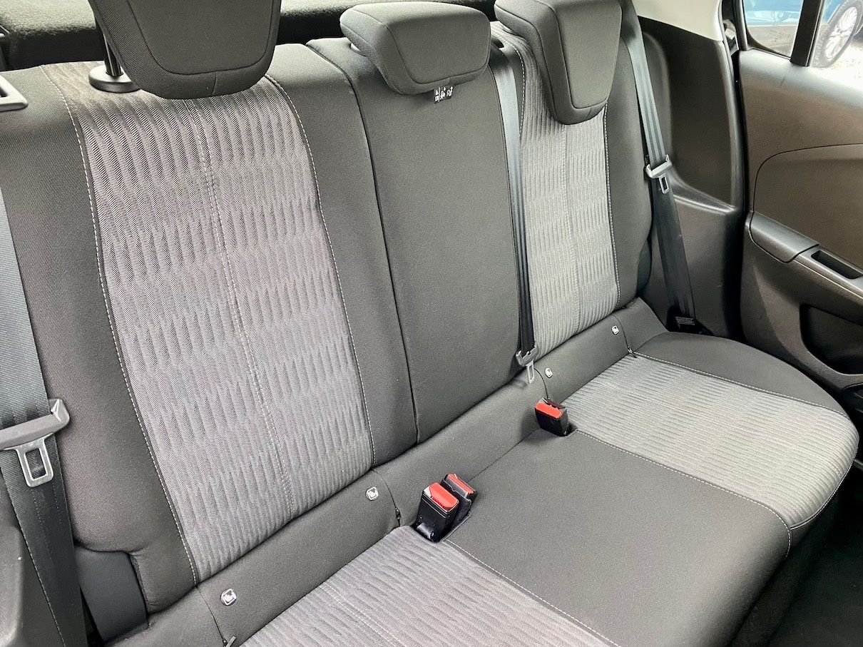 Fahrzeugabbildung Opel Corsa 1.2 Edition KLIMA NAVI GZJR SHZ PDC DAB+