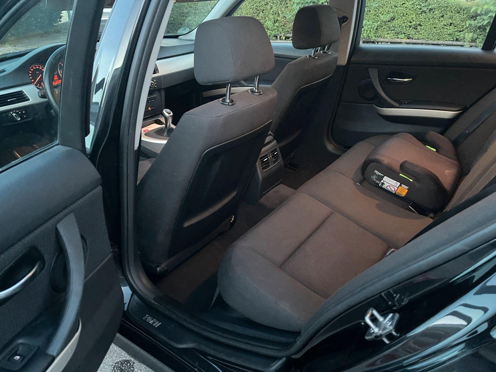 BMW 318 2012 — photo 11