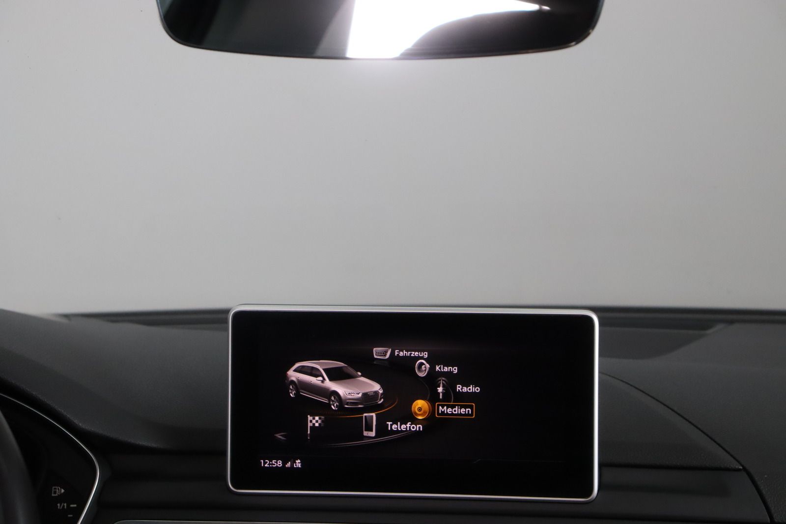 Fahrzeugabbildung Audi A4 Avant 3.0 TDI design * HUD * AHK