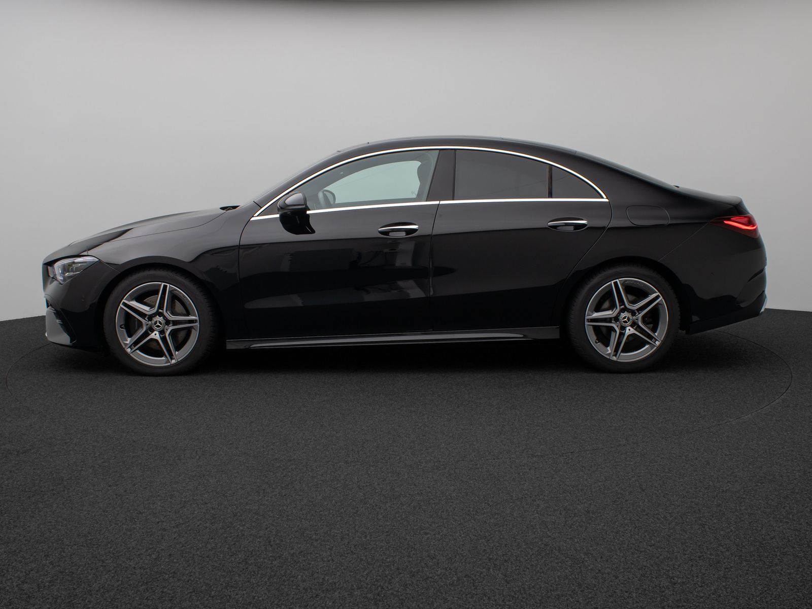 Fahrzeugabbildung Mercedes-Benz CLA 200d AMG Line Panorama 360°Lenkrhzg Komfort