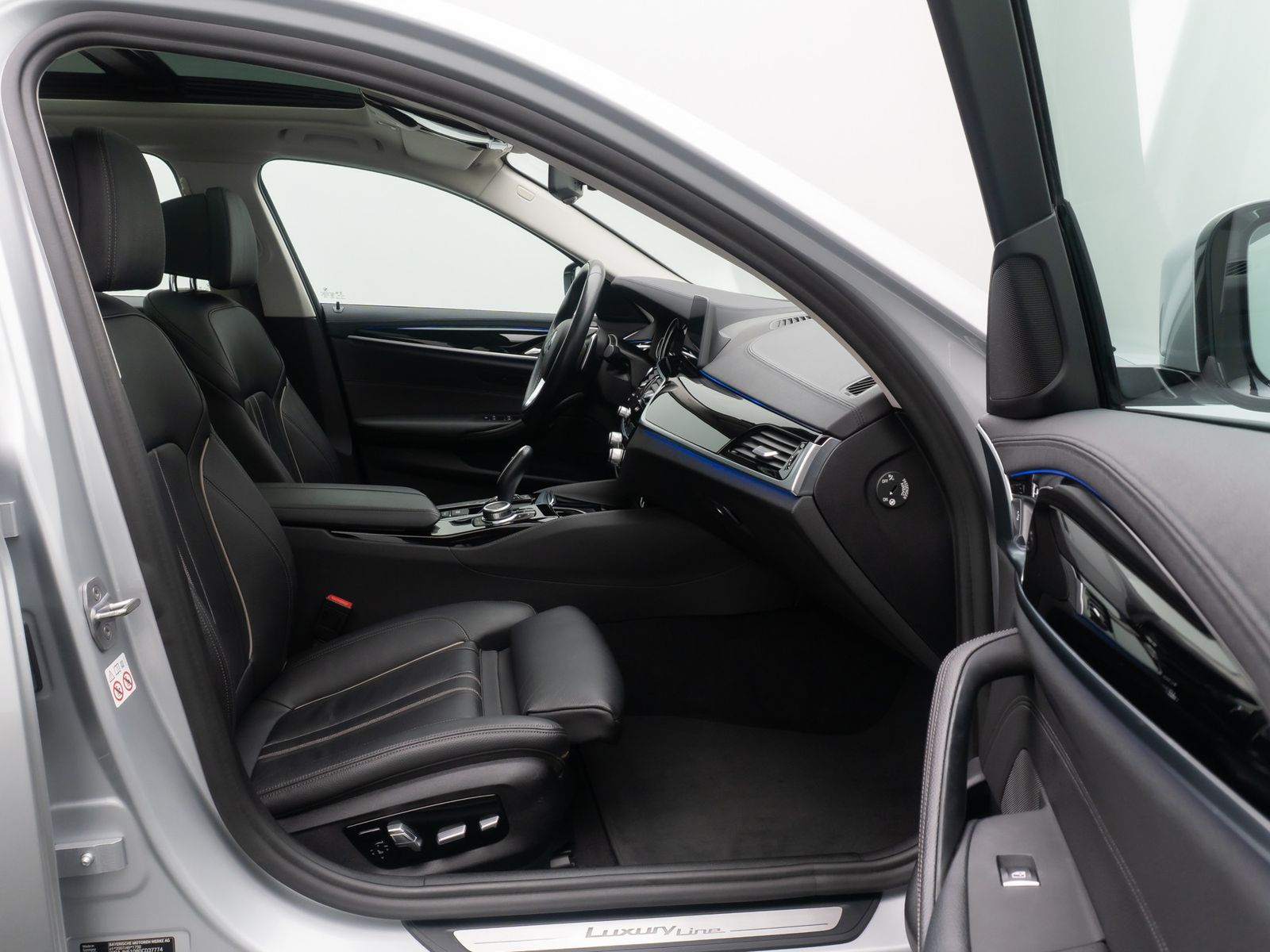 Fahrzeugabbildung BMW 530d xD LuxuryLine Panoram 360&deg;HUD HiFi DisplKey