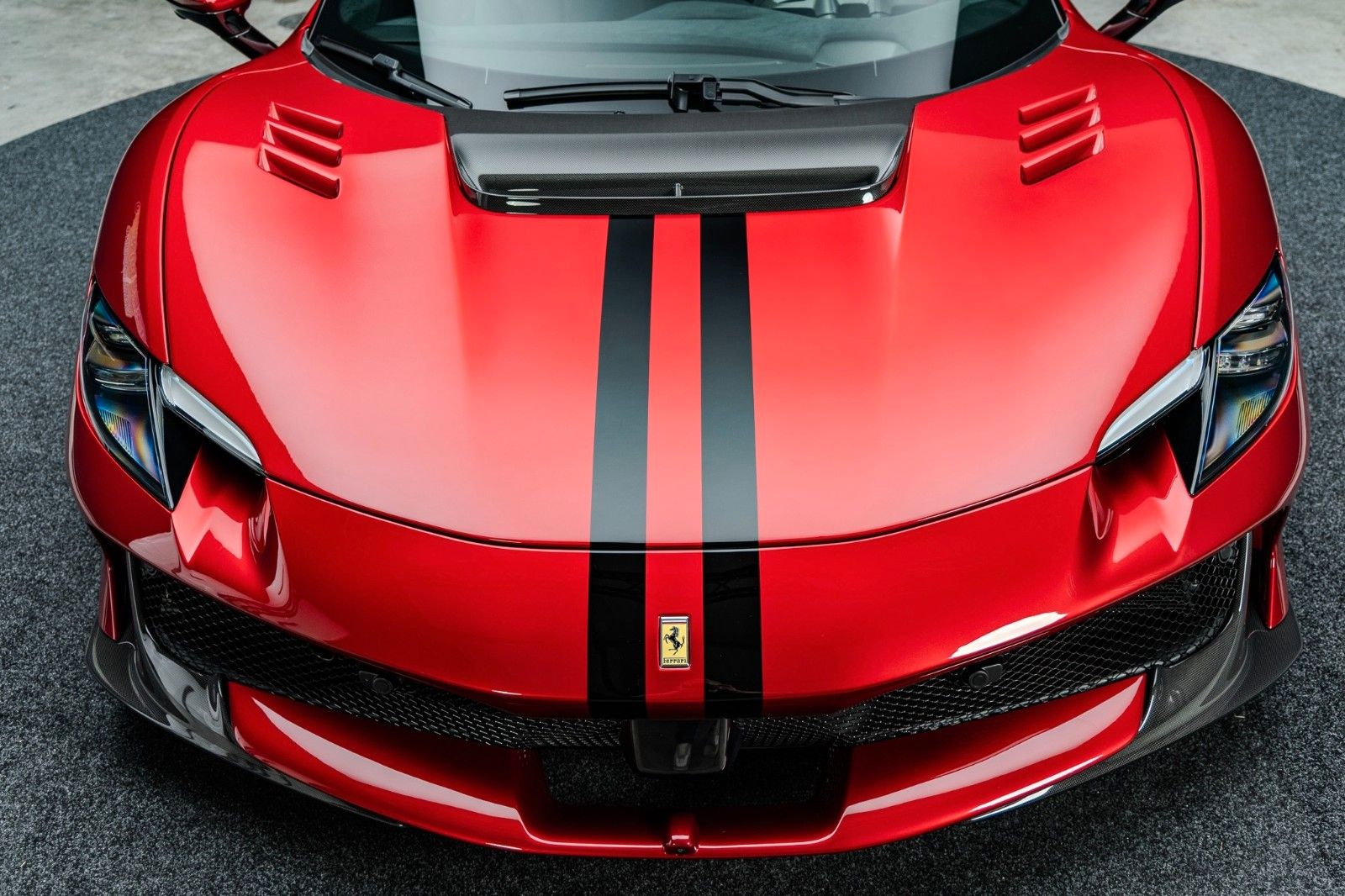 Fahrzeugabbildung Ferrari 296 GTB Speciale + Carbon + Lipstick Red + Lift