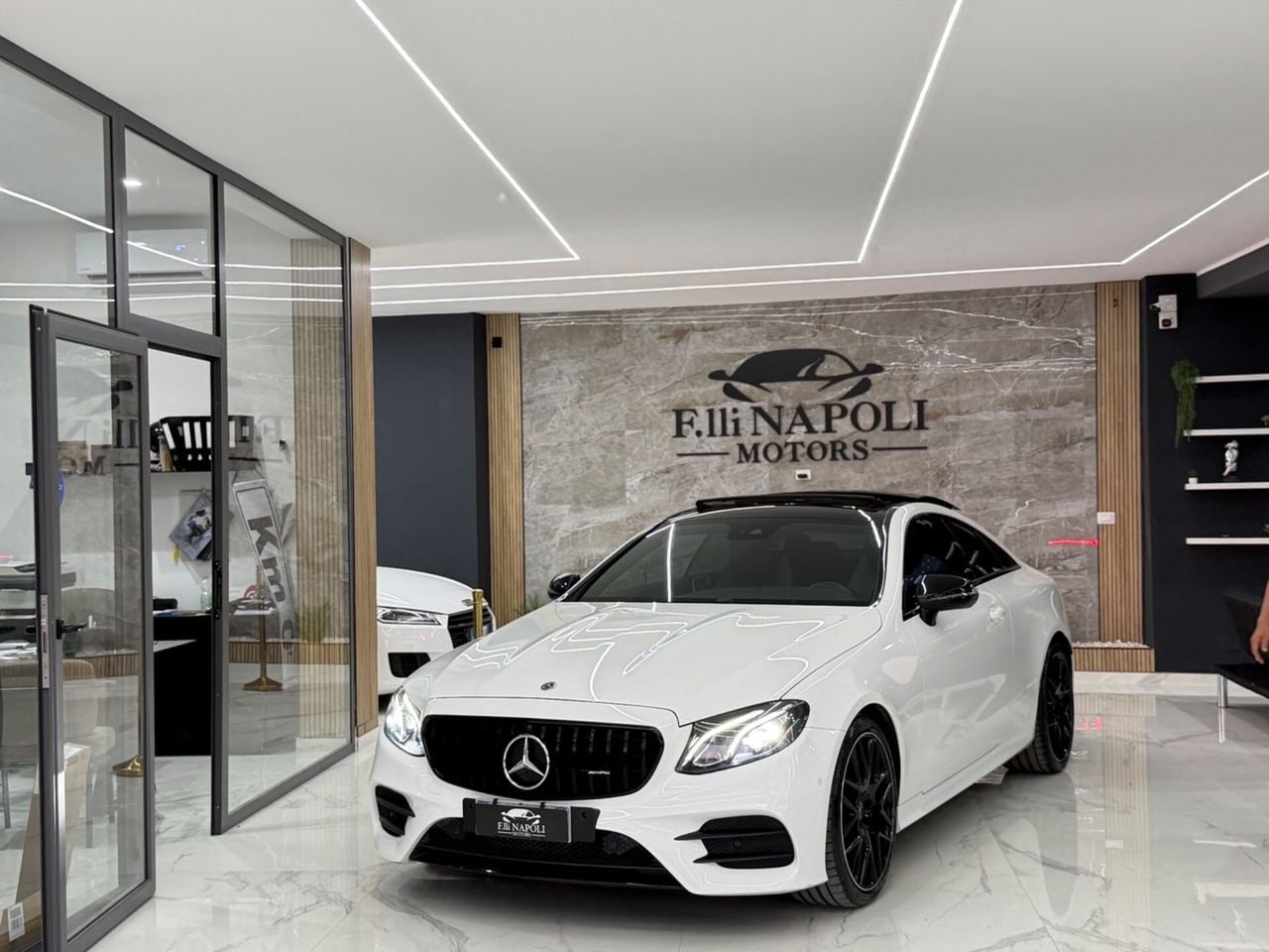Mercedes-Benz Mercedes-benz E 220 AMG PREMIUM NIGHT EDITION imagem 2