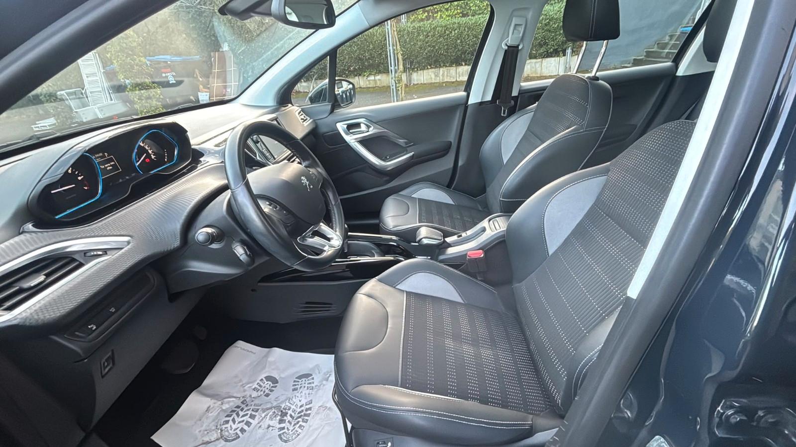 Peugeot 2008 Allure *1.2Benzin* *Automatik*
