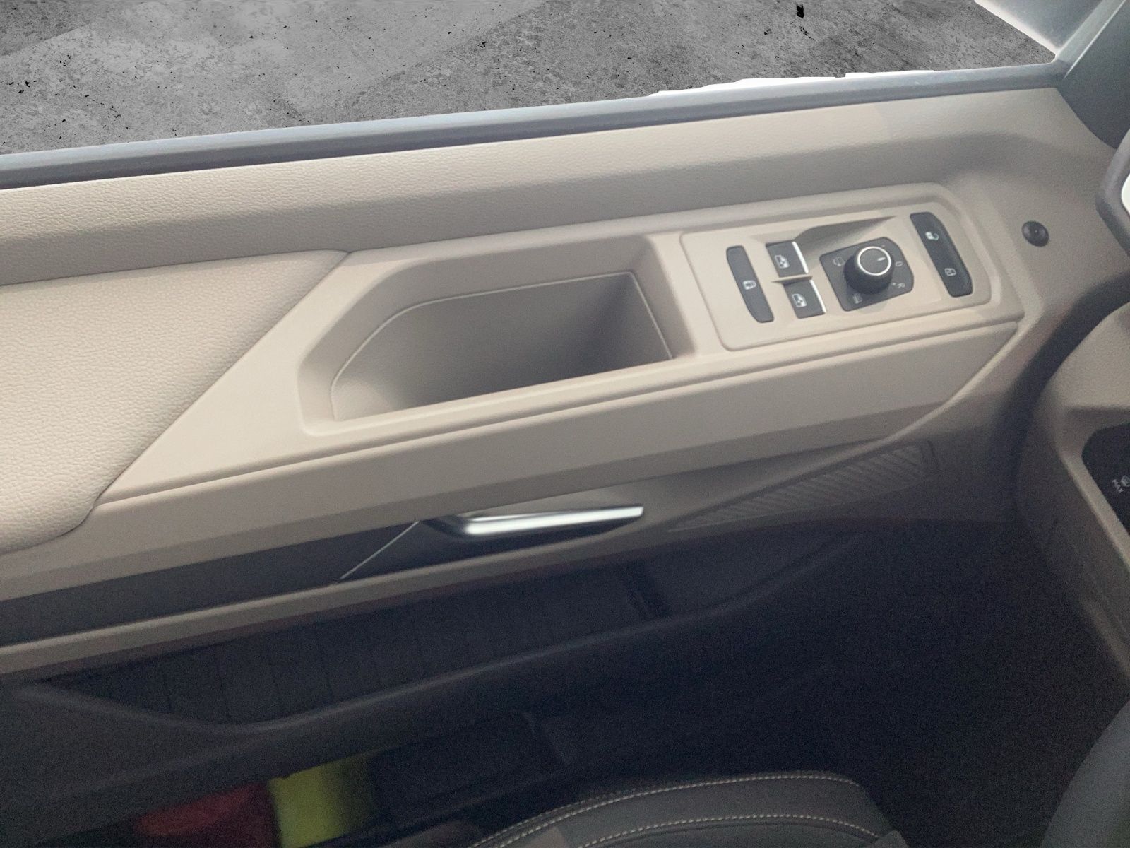 Fahrzeugabbildung Volkswagen T7 Multivan TDI Life LR 7- DSG 6 SITZ. DSG SITZH