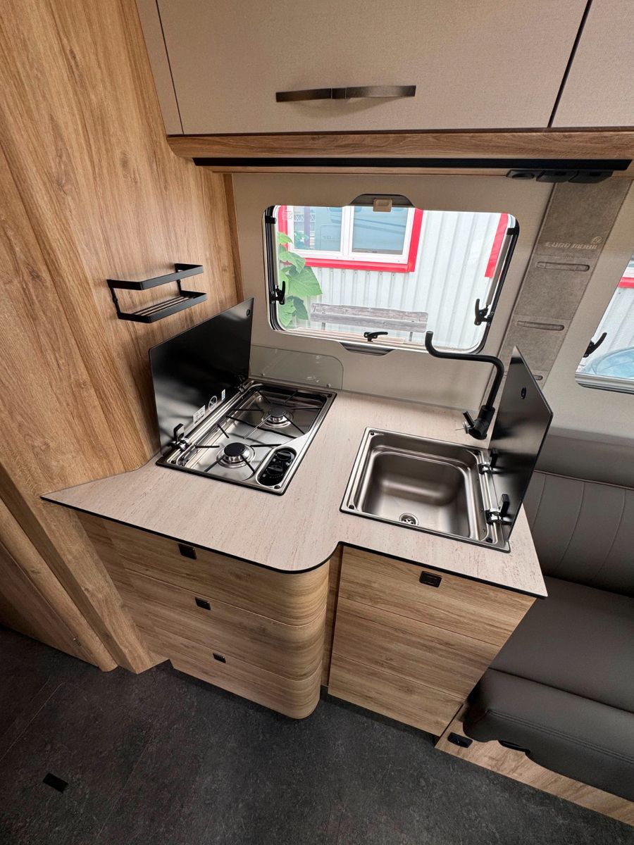 Fahrzeugabbildung Eura Mobil Integra Line 726 EF GT Delta / Hubstützen