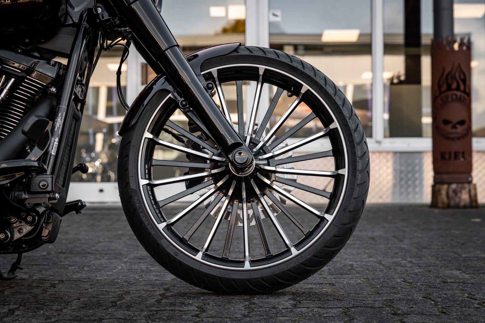 Fahrzeugabbildung Harley-Davidson FAT BOY FLFBS 114 MY24 - JEKILL&HYDE - CUSTOM