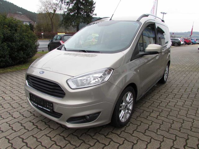 Ford Tourneo Courier 1.0 EcoBoost Titanium