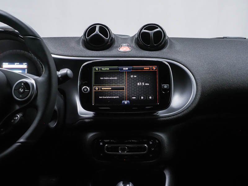 Fahrzeugabbildung Smart smart EQ fortwo Exclusive*Kamera*Media*LED*22kW*