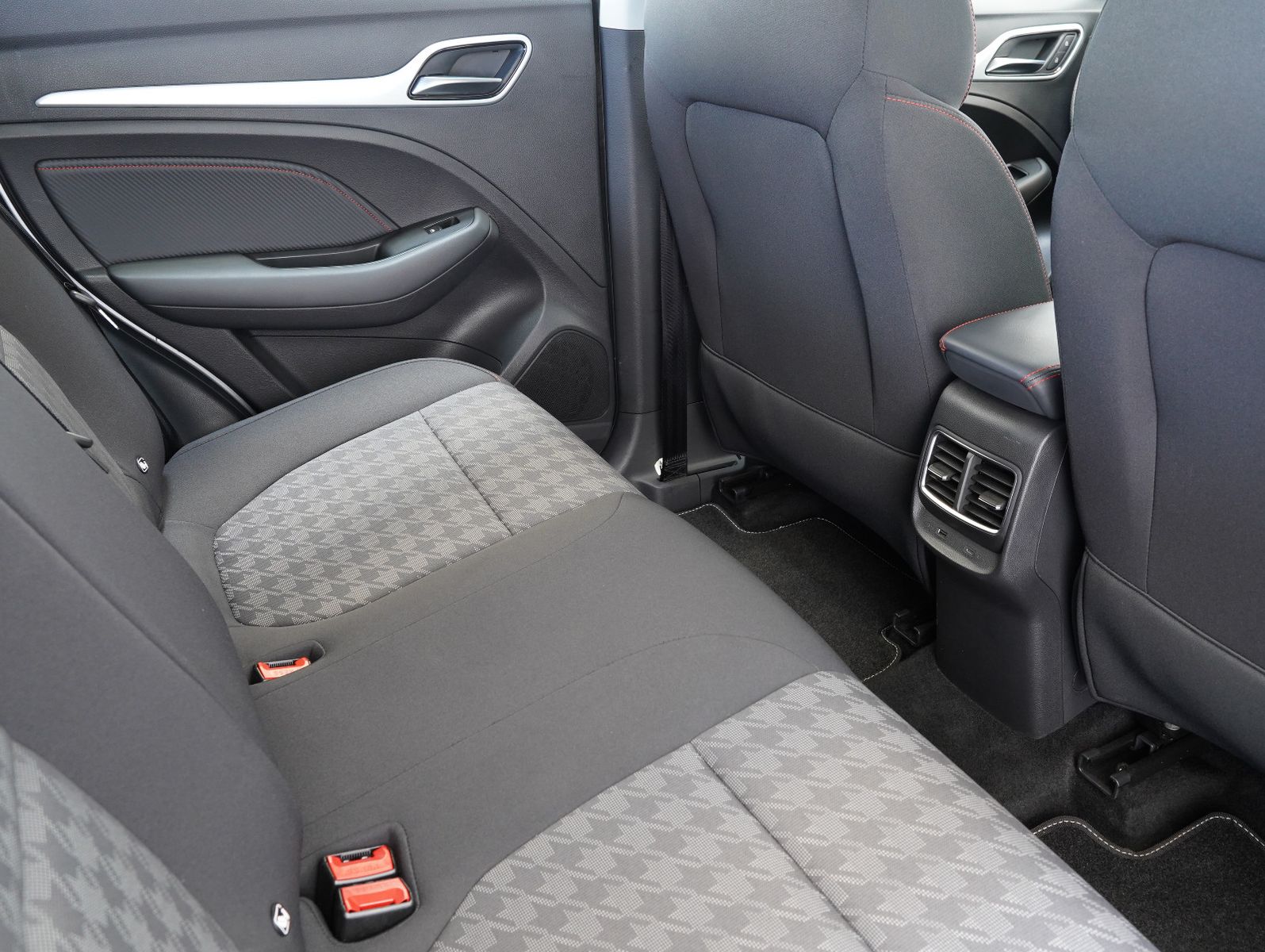 Fahrzeugabbildung MG ZS EV Standard Range Comfort MG-PILOT/LED/ACC