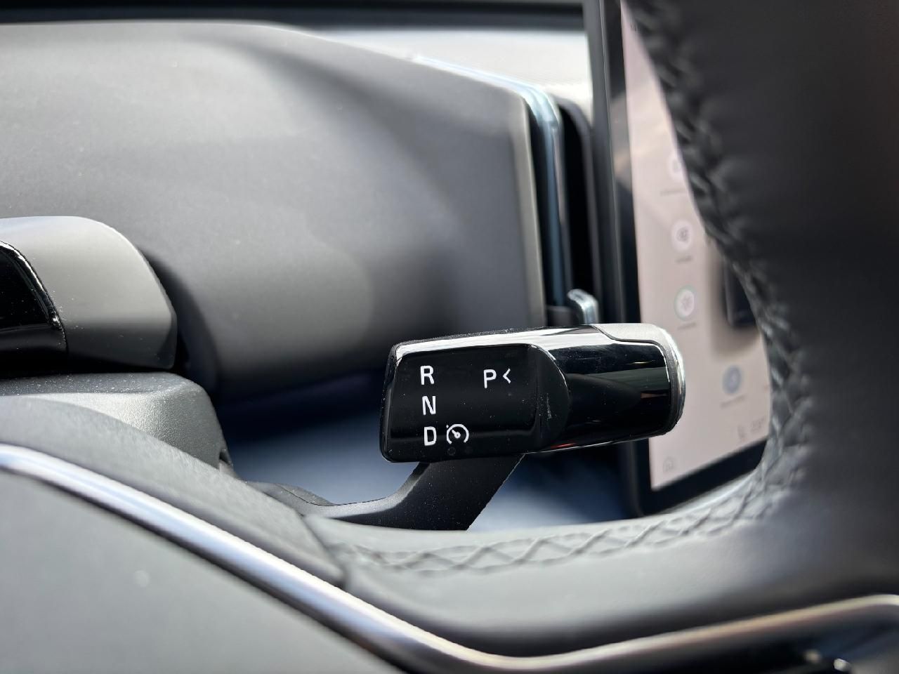 Fahrzeugabbildung Volvo EX30 Performance Pure Electric Ultra AWD