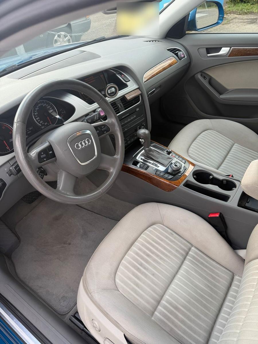 Audi A4 2010 — photo 6