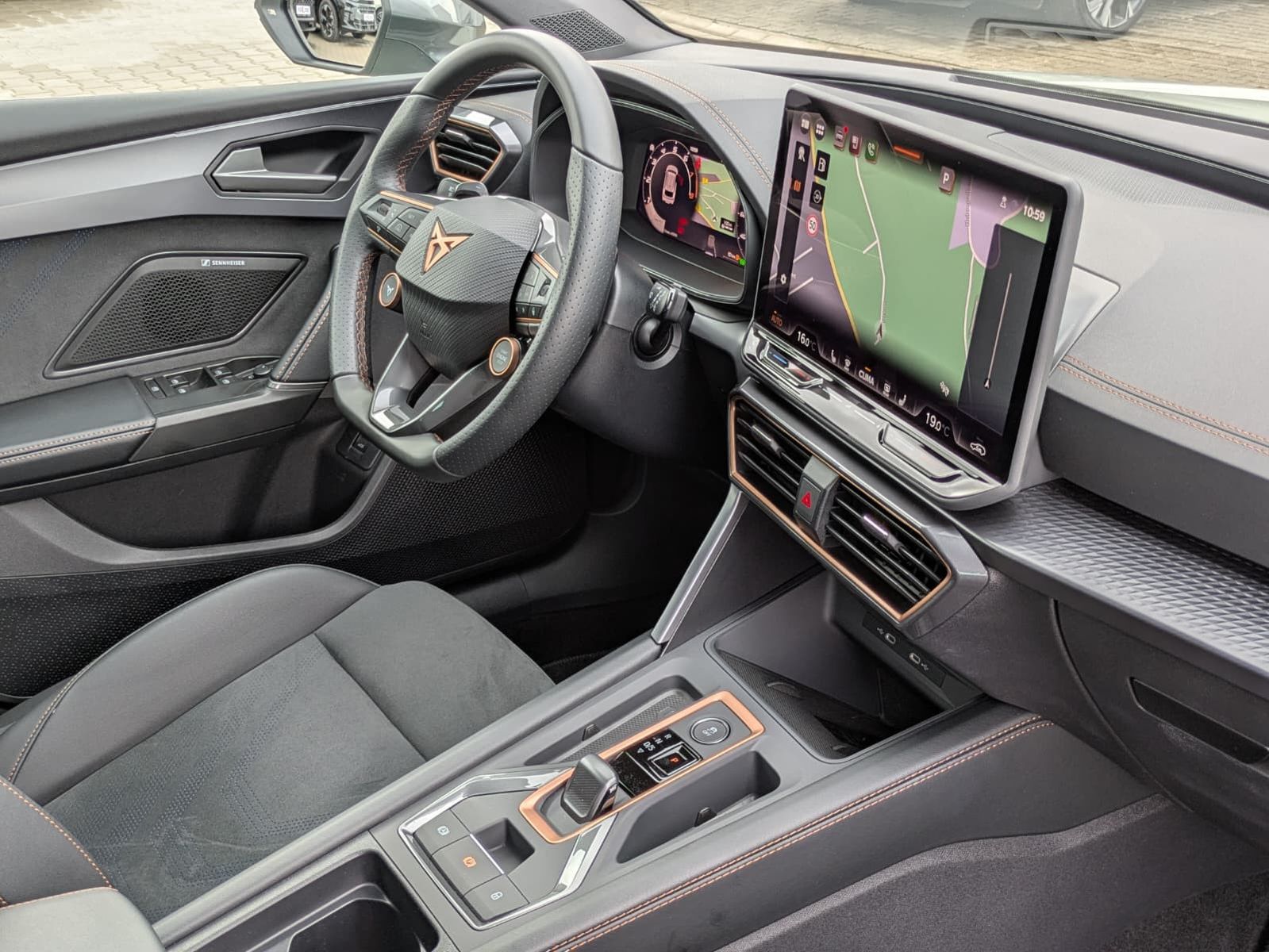 Fahrzeugabbildung CUPRA Leon 2.0 TSI VZ 4x4 PANO*MATRIX*AHK*SENNH.*DINAM