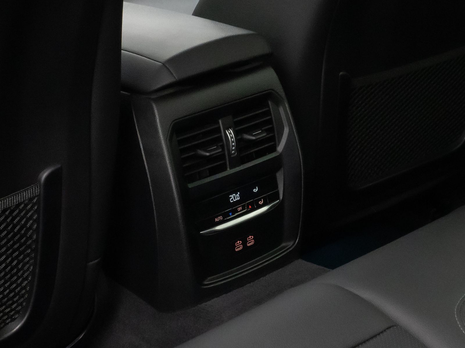 Fahrzeugabbildung BMW 330e M Sport Kamera HUD DAB H/K DrivAssis 19Zoll