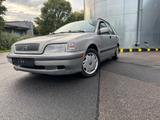 Volvo V40 2.0*AUTOMATIK*TEILLEDER*AHK*TÜV 02/27* - Volvo V40 mit Benzin-Antrieb: Kombi, 2.0