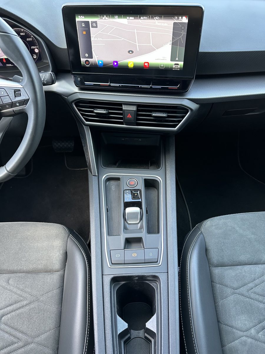 Fahrzeugabbildung SEAT Leon SpT 2.0 TDI DSG NAV+LED+V-COCKPIT+ACC+PANO