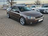 Volkswagen Jetta VI Comfortline BMT NAVI*TEMP*PDC*EURO-5 - Volkswagen Jetta Comfortline mit Benzin-Antrieb
