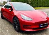 Tesla Model 3 Allradantrieb mit Dualmotor Performa... - rote Tesla Model 3