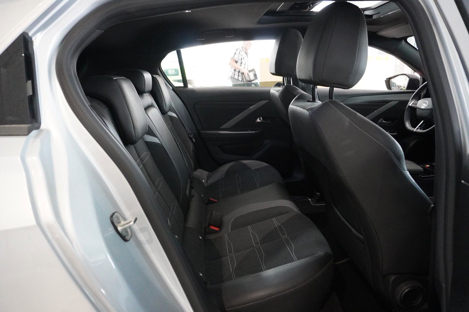 Fahrzeugabbildung Opel Astra L Lim. 1.2T GS LINE NAVI/LED/360°/PANO/HUD