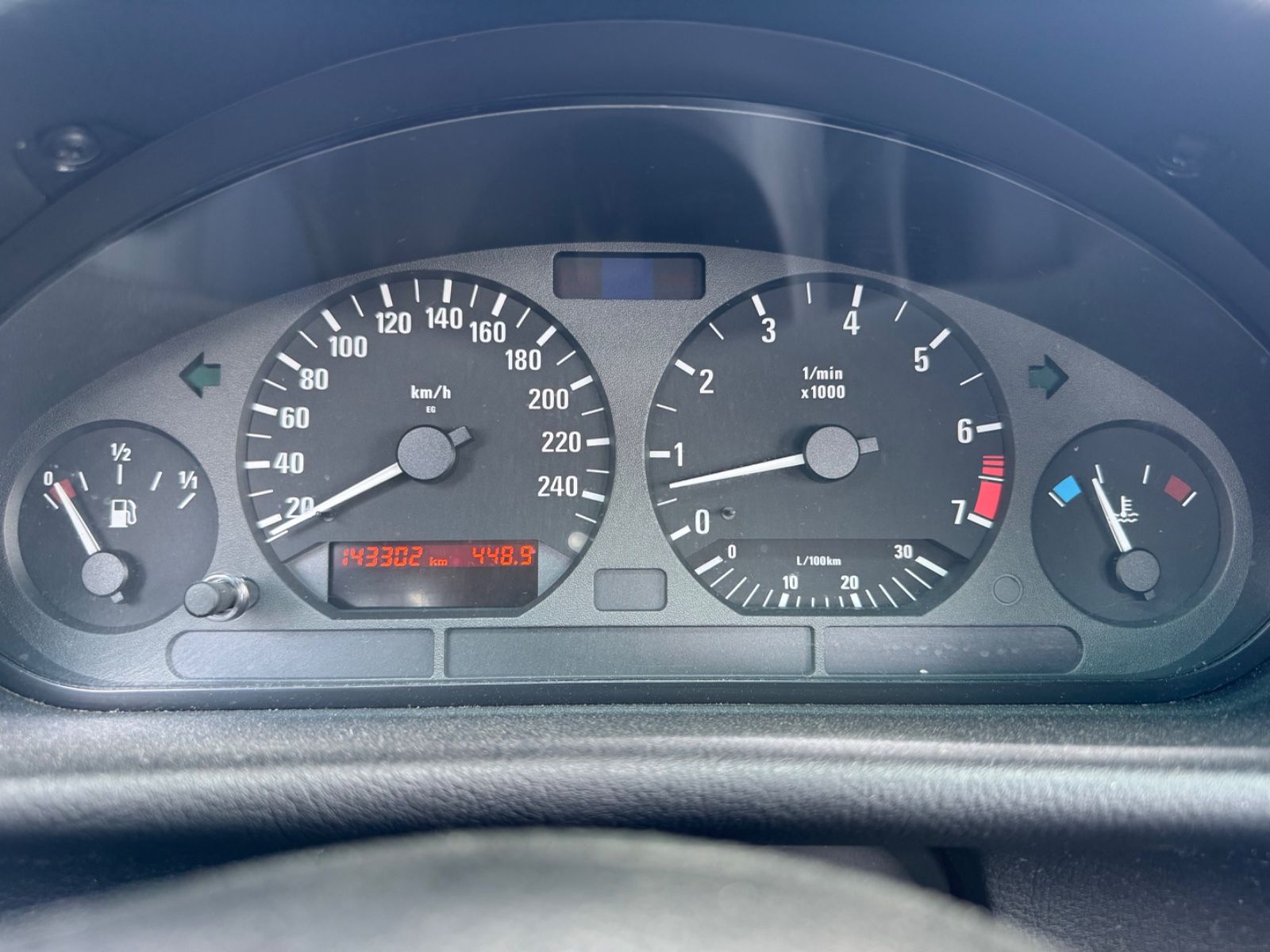 Fahrzeugabbildung BMW 320