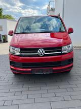 Volkswagen T6 Multivan - rote Volkswagen T6 Multivan