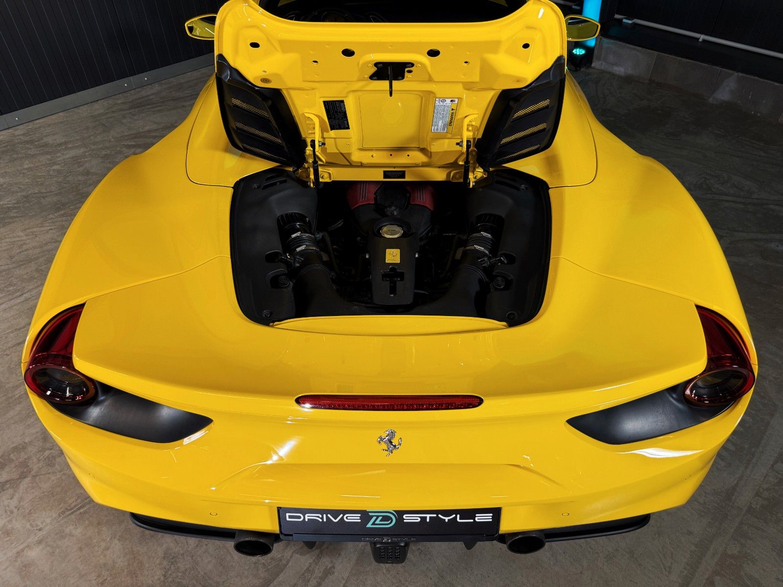 Fahrzeugabbildung Ferrari 488 Spider + Giallo Modena + Scuderia Shields